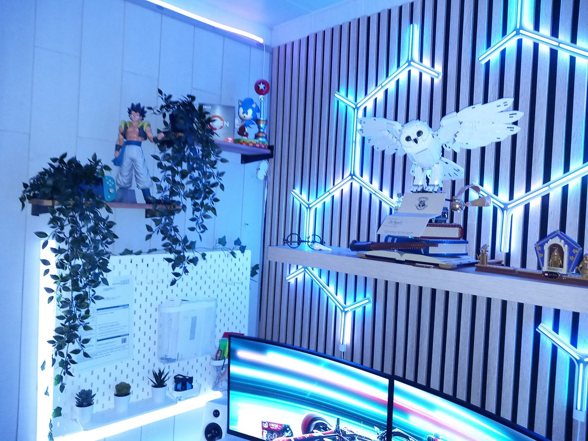 Je vous présente ma gaming room de 9 m2. Composer de mon setup en blanc Mr & Mme, ainsi que les setup des 2 fistons ( 18 et 11 ans ).