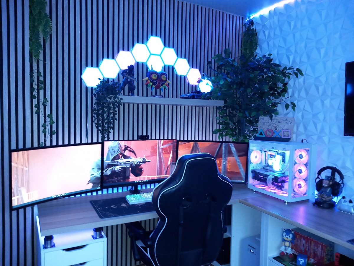 Suite des Gaming-Raums, Setup des 18-jährigen Sohnes (Triple Screen)